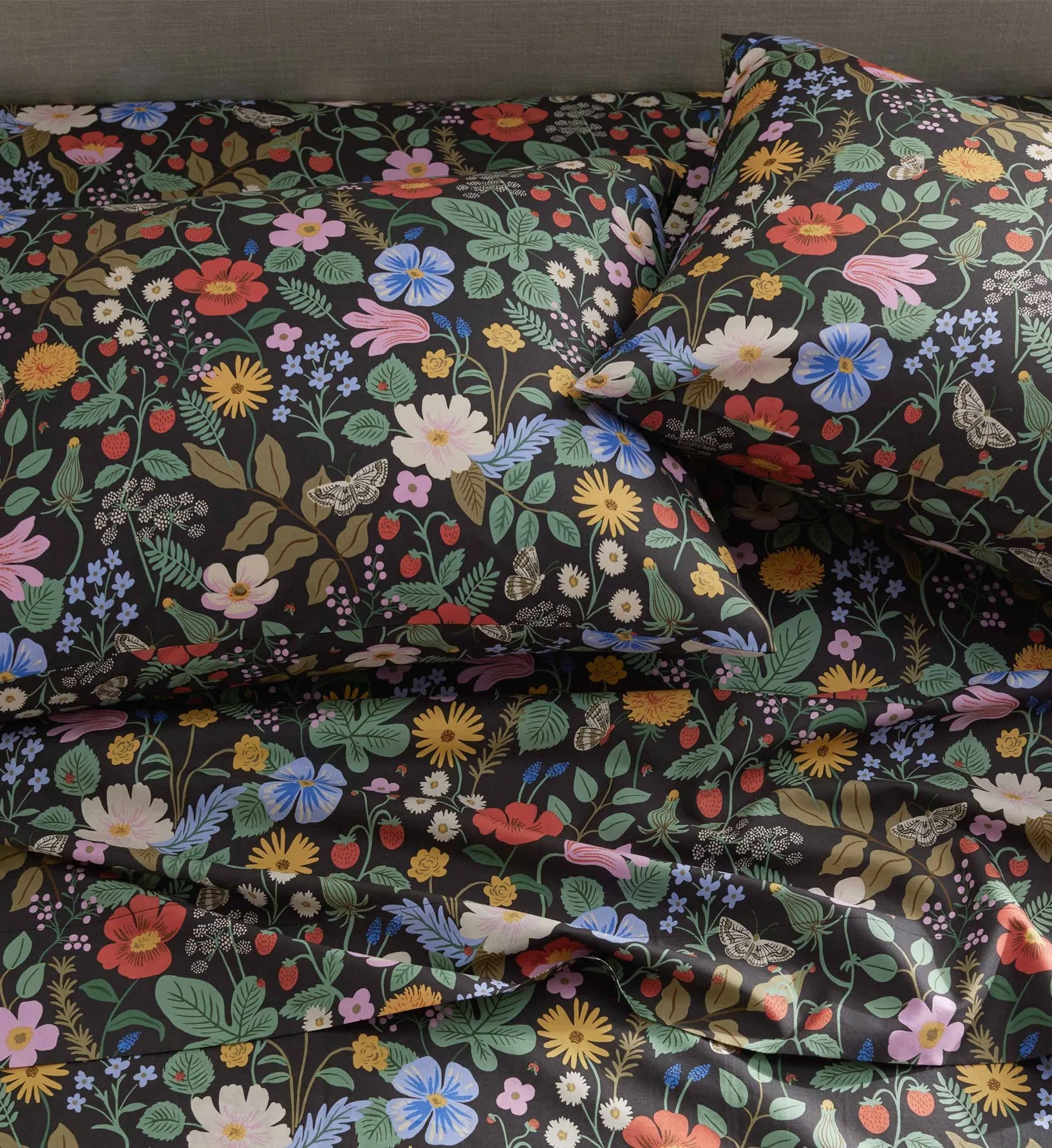 Percale Pillowcases - Strawberry Fields Black - Image 3