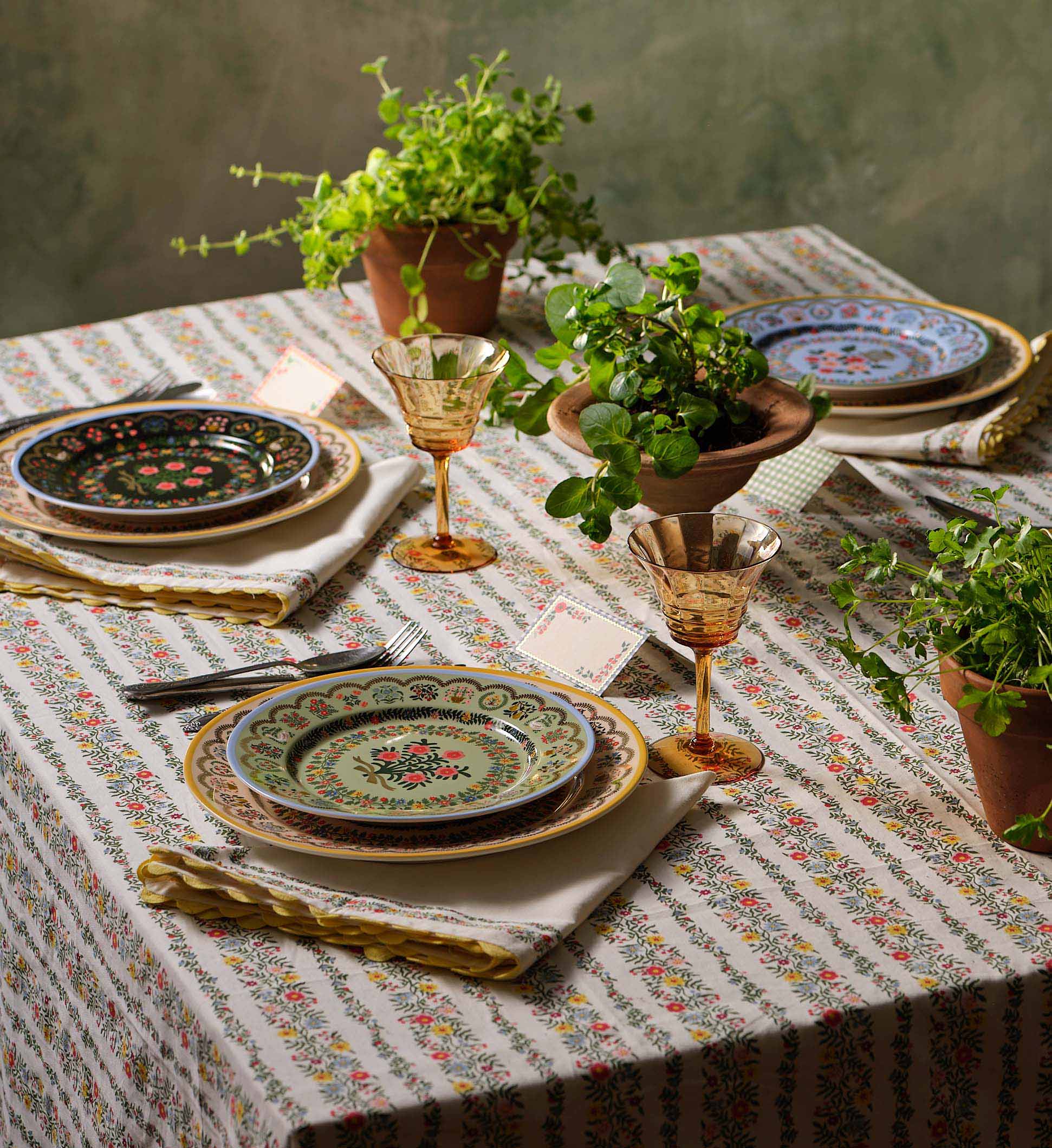 Porcelain Dinner Plate Set - Rosette - Image 3